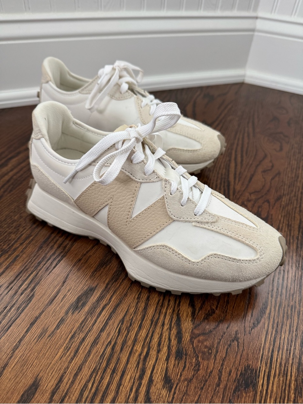 Women’s New Balance 327 cream running sneakers size 9